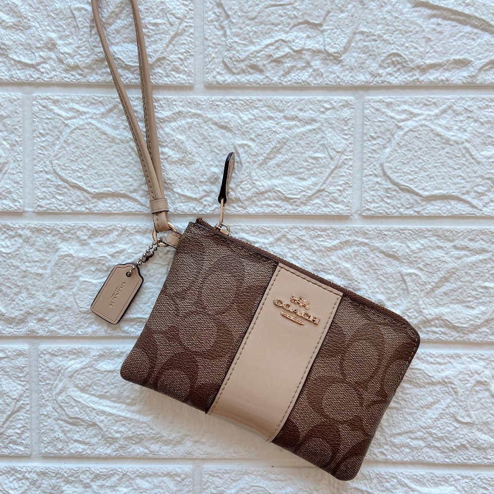 COACH CLUTCH/WRISTLET